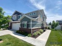 Building Photo - Amazing 4 Bed 3 Bath End Unit Townhome Wit...