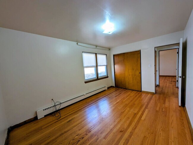 Building Photo - 5615 N Kimball Ave