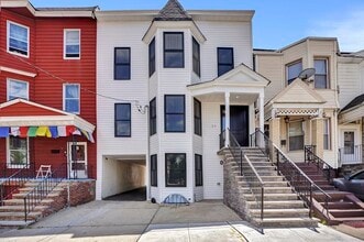 Building Photo - 34 Van Reypen St