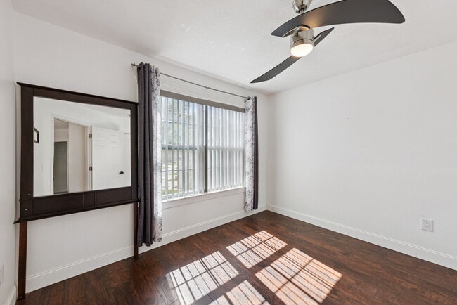 Building Photo - 4920 Hook Hollow Cir