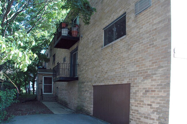 Building Photo - Elmwood Gardens