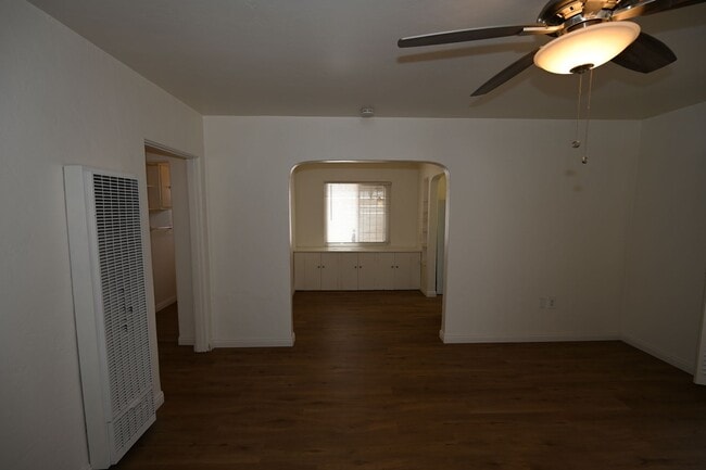 Building Photo - 1609diam