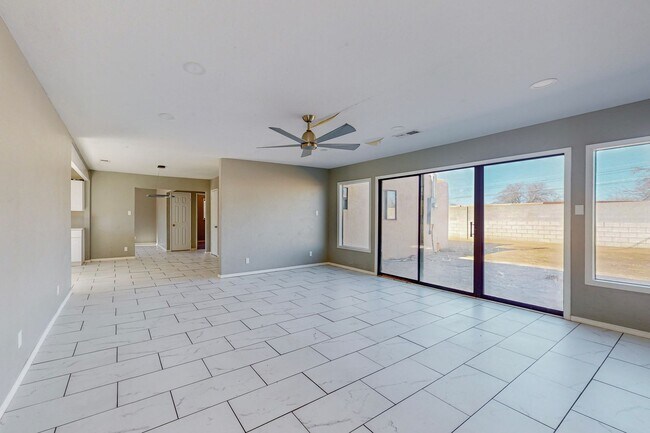 Building Photo - NE PUEBLO STYLE 3 Bedroom 2 Bath 1824/SF