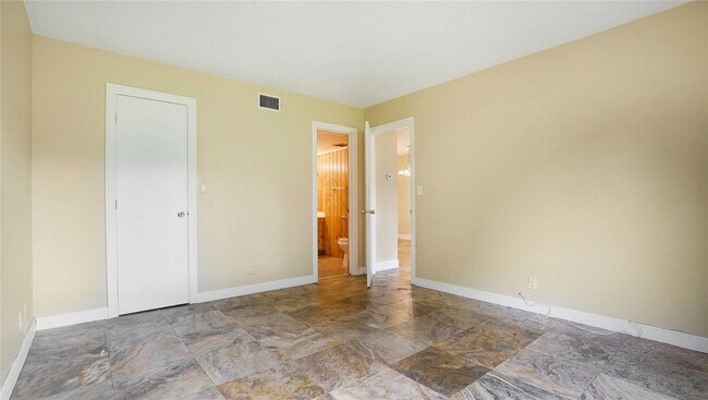 Building Photo - 3123 Oakland Shores Dr