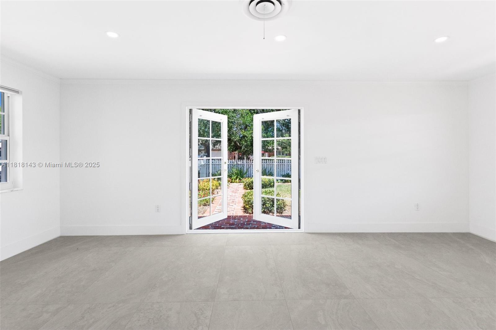 Building Photo - 2070 NE 54th Ct