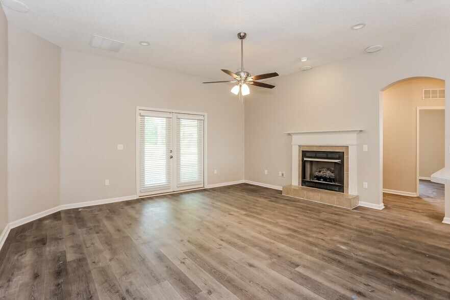 Building Photo - 3146 Wandering Oaks Dr