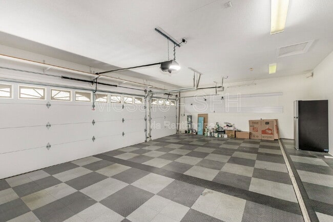 Building Photo - 2738 E Silverwood Dr