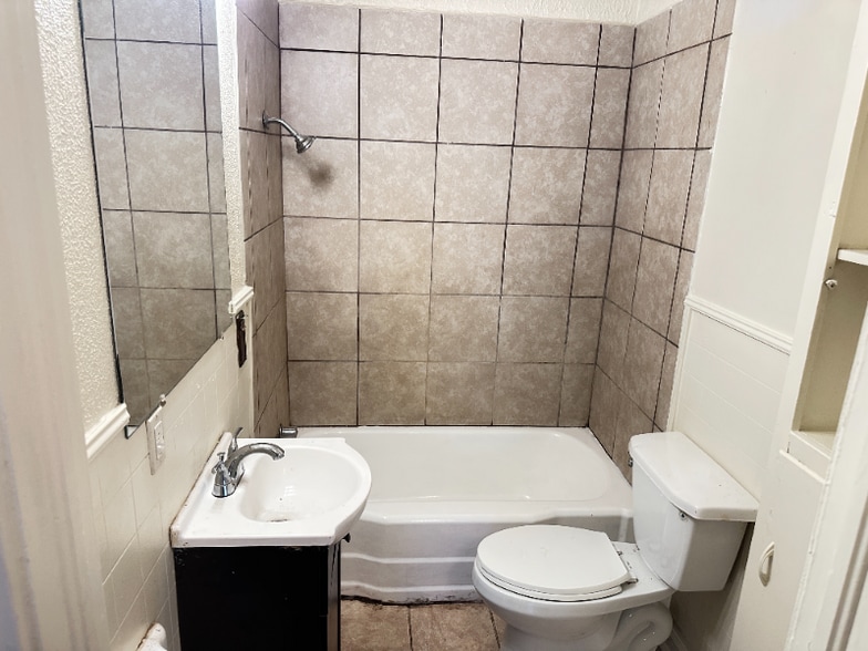 Building Photo - 3679 Southland Dr