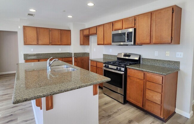 Building Photo - Canyon Hills 2 Story, 4BD, 2.5BA Lake Elsi...