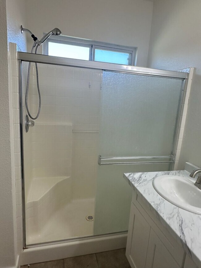 Building Photo - 2248 E La Vida Ave