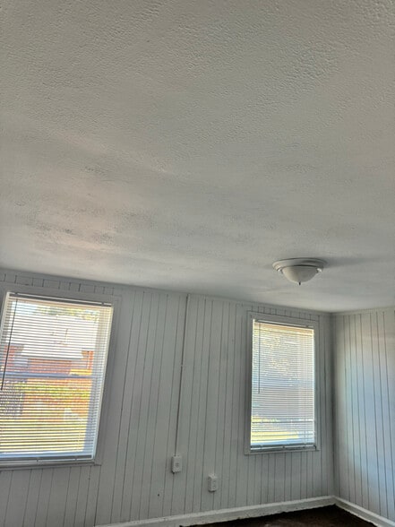 Building Photo - 498 Ibex St