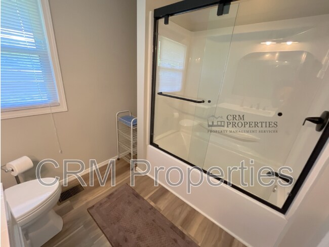 Building Photo - 521 Arthur Dr