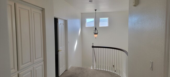 Building Photo - Natomas Park 5 bedroom 3 full bath home av...