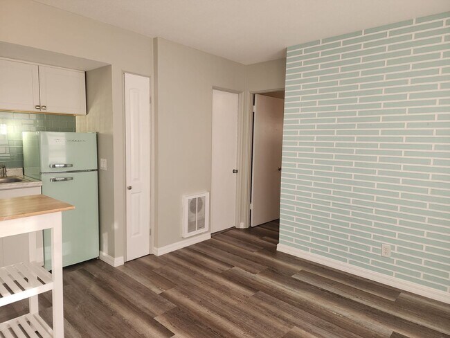 Building Photo - 5624 Gulfport Blvd S