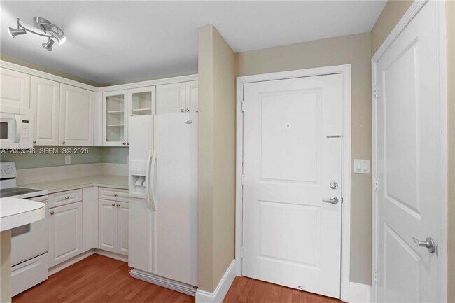 Building Photo - 10 Aragon Ave