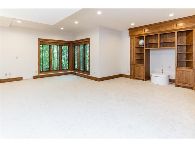 Building Photo - 3103 Maplewood Rd