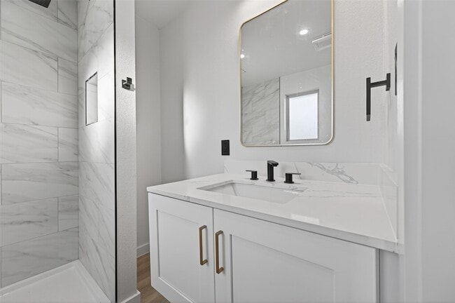 Building Photo - 6621 Jason St