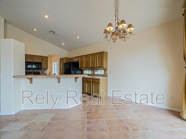 Building Photo - 4605 N Clear Creek Dr