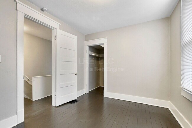 Building Photo - 844 S 33rd St