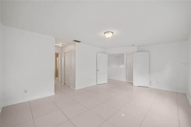 Building Photo - 9446 Leatherwood Ave