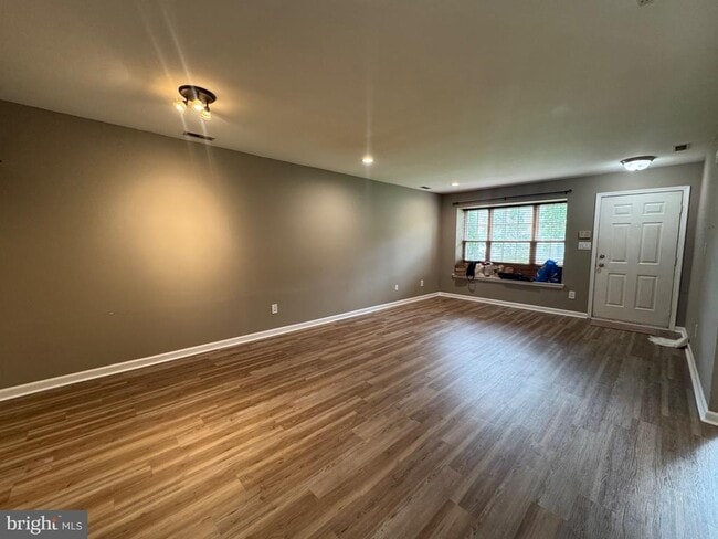 Building Photo - 807 Kirby Way