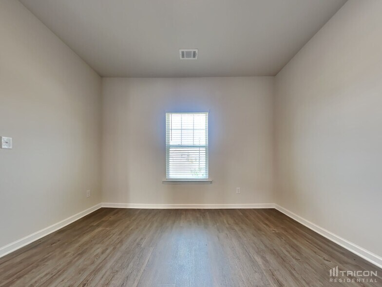 Building Photo - 1100 Amadas Dr