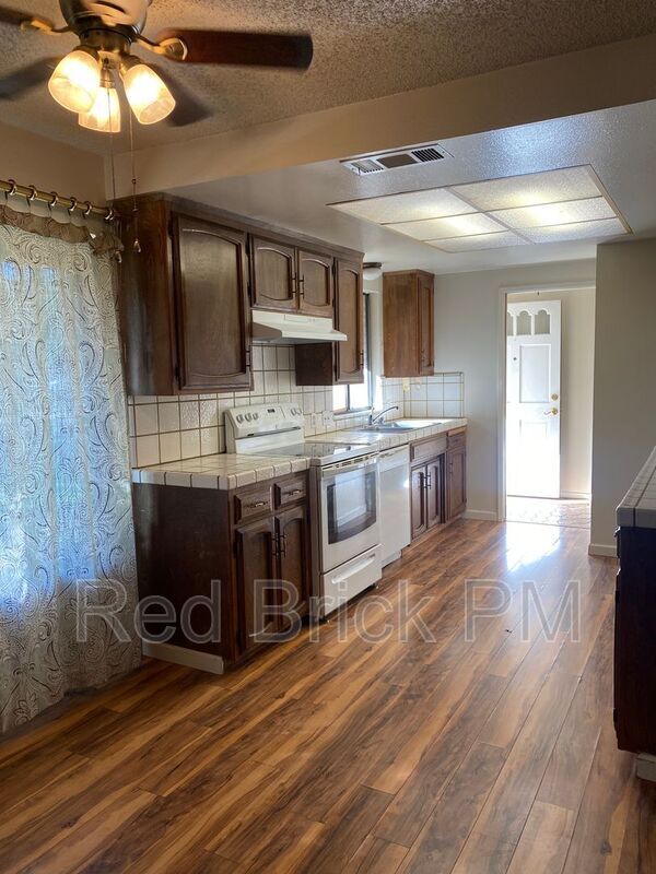 Building Photo - 2998 Sequoia Dr