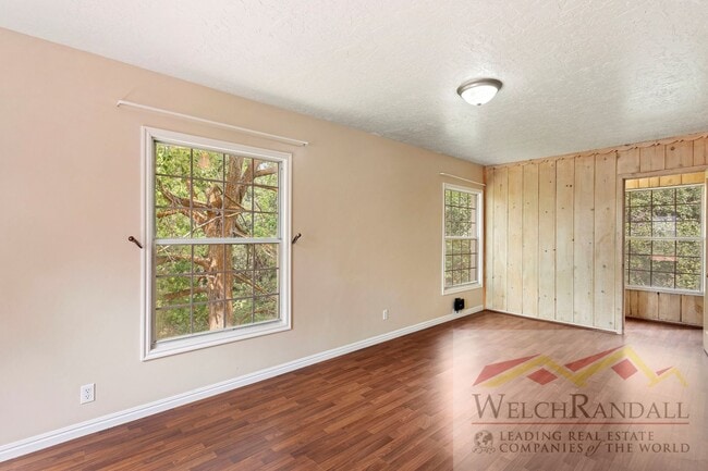 Building Photo - 3 Bedroom Layton Home