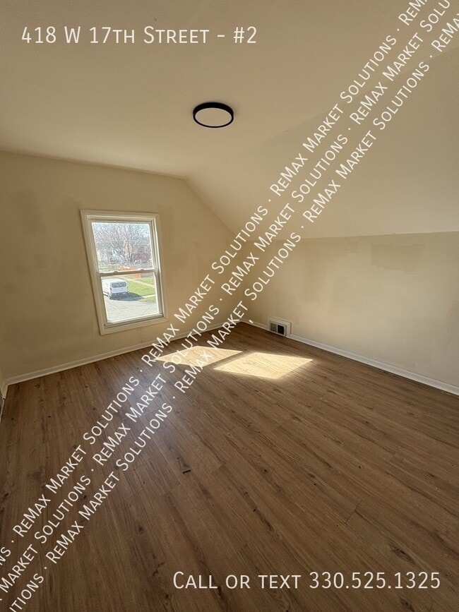 Building Photo - 418 W 17th St