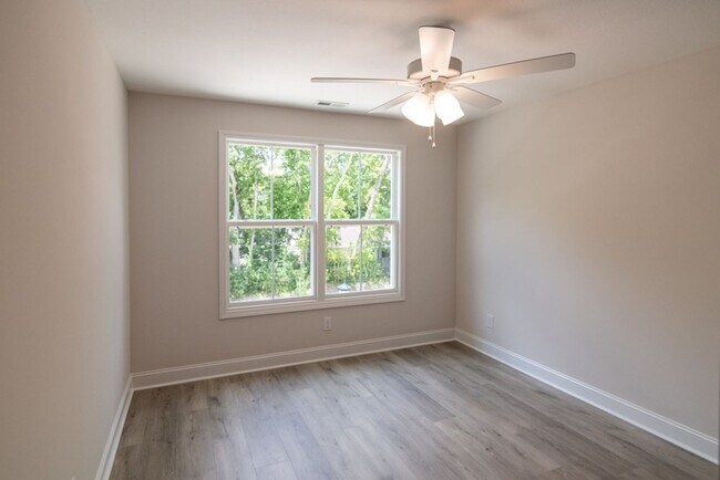 Building Photo - Modern and Luxurious New Construction in Great Location!