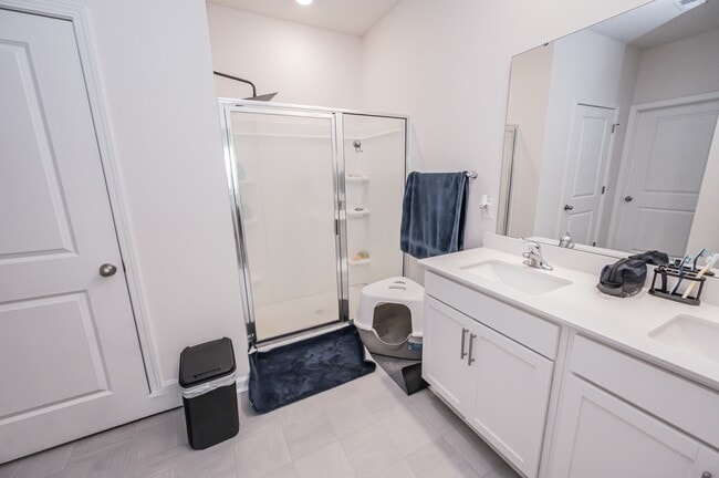 Building Photo - 1201 Santa Lucia Dr