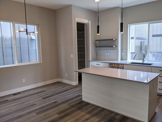 Building Photo - Modern 3-Bedroom Home in Prime Arvada Location
