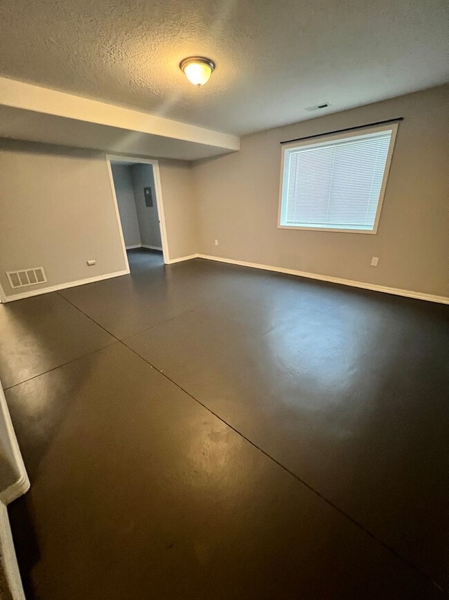 Building Photo - "Beautiful 4 Bedroom House For Rent" - Not furnished