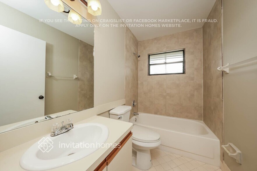 Building Photo - 301 SW 27th Ave