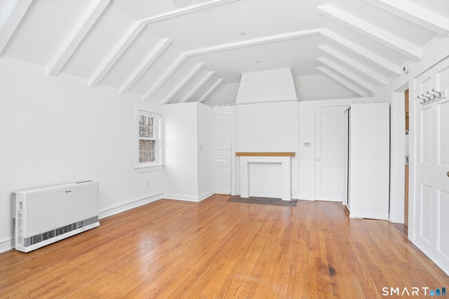 Building Photo - 69 Sylvan Rd N