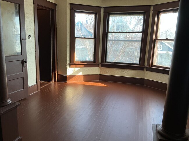 Building Photo - 2513-2515 N Holton St