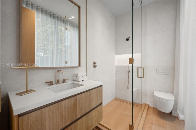 Building Photo - 424 W Rivo Alto Dr