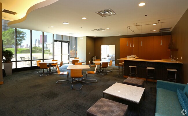 Building Photo - 227 N Columbus Dr