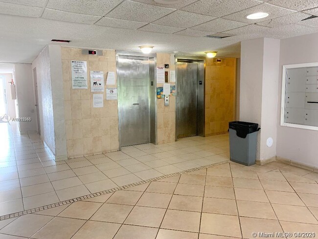 Building Photo - 16465 NE 22nd Ave