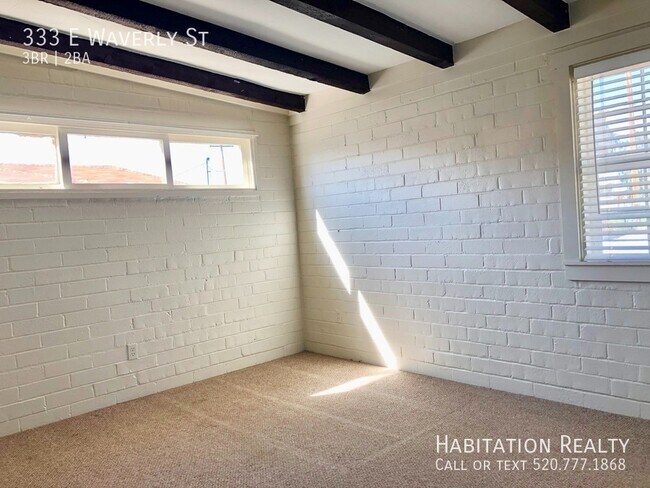 Building Photo - 333 E Waverly St