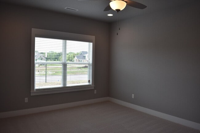 Building Photo - 4 Bedroom 3.5 Bathroom Home in the heart of Fayetteville, AR!!