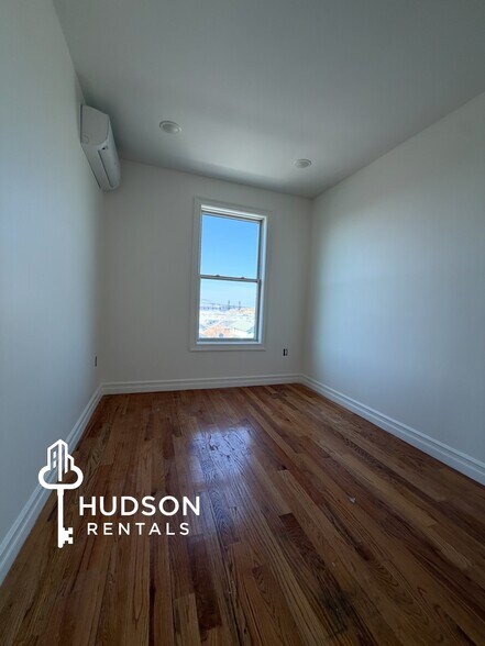 373 Danforth Ave 404 - 369 Danforth Ave