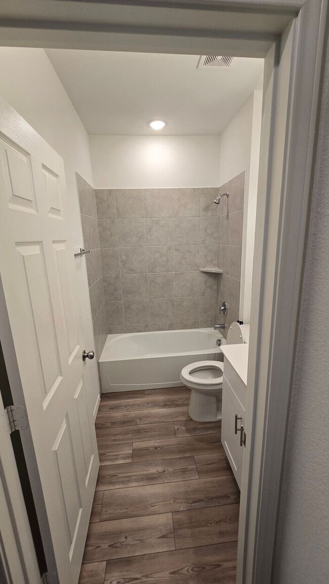 Building Photo - Move-In Special: $500 Off on 2nd Month’s R...
