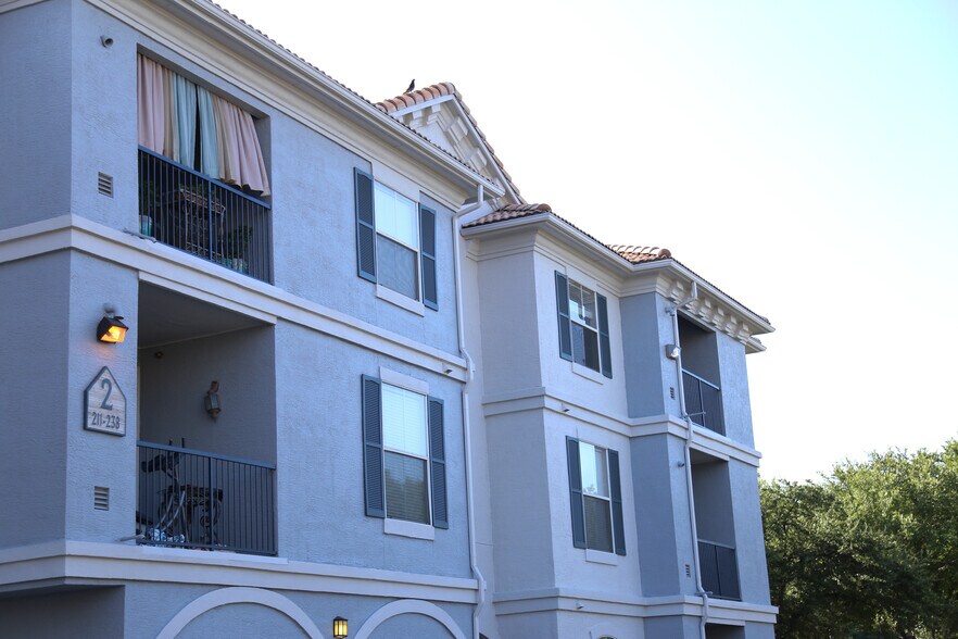 TUSCANY AT LAKE POINT 805 Lakeside Cir Lewisville TX 75057