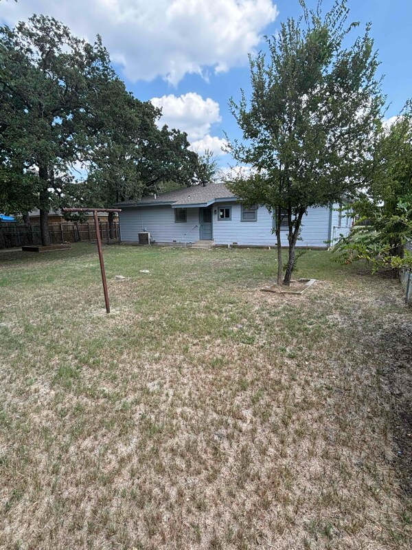 Building Photo - 1022 Donald St