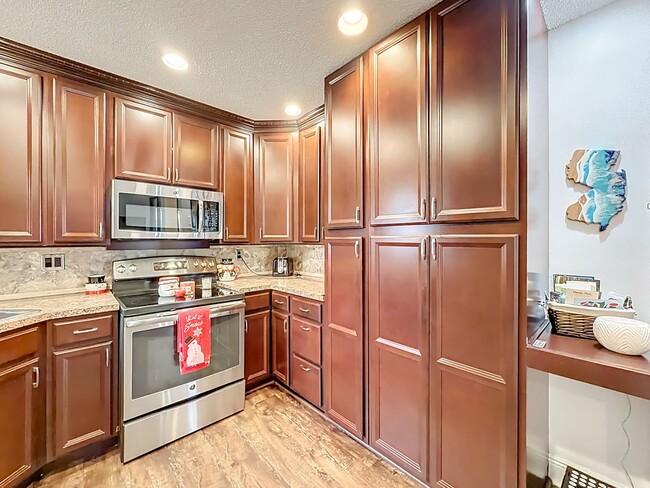 Building Photo - Gorgeous 3 bedroom Corner Unit with Lake view in Coconut Creek