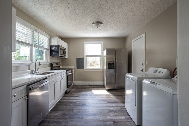 Building Photo - Welcome to this beautiful newly renovated ...