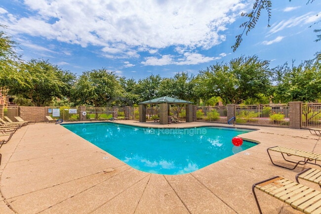 Building Photo - 900 S 94th St