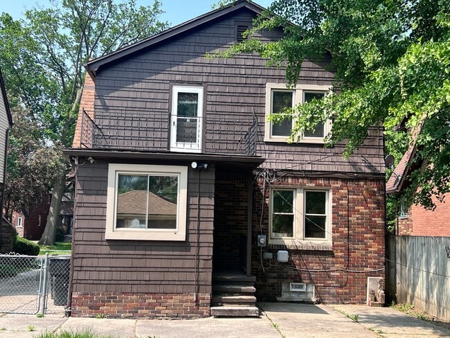 Building Photo - 5566 Kensington Ave