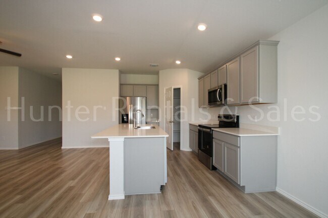 Building Photo - Spacious Open-Concept 3 Bedroom Home with Split Floor Plan
